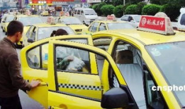 重庆出租车吃瓜爆料,街头巷尾的“吃瓜”爆料达人