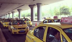 重庆出租车吃瓜爆料,街头巷尾的“吃瓜”爆料达人